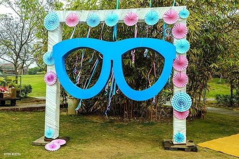 27 Likes, 0 Comments - RoseWalls ®️ (@rosewallsdecor) on Instagram: “Trendy... Paper Flowers decor.. . . . #rosewallsdecor #paperdesign #paperdecor #haldiceremonydecor…” Wedding Decorations Selfie Point, Decoration Ideas College Events, Selfie Both Decoration, Props For Wedding Decoration, Selfi Point Decoration For School, Selfie Point For Freshers Party, Goa Theme Party Decoration, Selfy Point Decoration, Selfy Point Idea