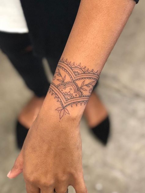 Arm Cuff Tattoo, Mandala Arm, Manifest 2024, Mandala Wrist Tattoo, Mandela Tattoo, Wrist Band Tattoo, Mangas Tattoo, Wrist Bracelet Tattoo, Mandala Hand Tattoos