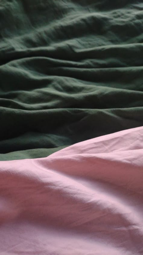 Light Pink Dark Green Aesthetic, Dark Green Pink Aesthetic, Pink And Dark Green Bedroom, Pink And Green Bed, Dark Green And Pink Bedroom, Green And Pink Bedding, Bruh Aesthetic, Pink And Green Bedding, Dorm Picture Wall