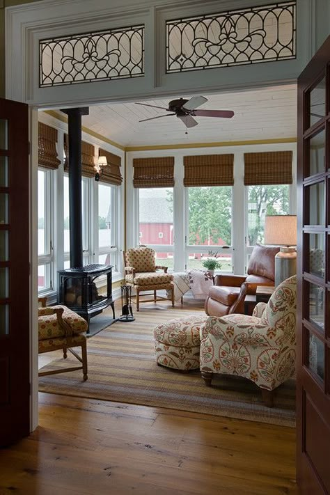 Do you dream of a space that lifts your spirits and rejuvenates you?  Then you'll enjoy this collection of pretty sunrooms! Farmhouse Sunroom, Four Seasons Room, Sunroom Decorating, Sunroom Designs, Casa Country, Lots Of Windows, Casa Vintage, Room Additions, Style Deco