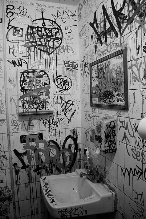 White Photo Wall, Toilet Ideas, Public Bathroom, Wallpaper Estetika, Black And White Photo Wall, Black And White Picture Wall, Halloween Wallpaper Iphone, Photo Wall Collage, Grunge Photography