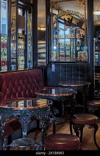 Whitelock's Ale House pub interior , Leeds , England . Old English Pub Interior Design, Old Pub Interior Ideas, Scottish Pub Interior, English Pub Aesthetic, British Pub Aesthetic, Country Pub Interior, British Pub Interior, English Pub Interior, English Pub Decor