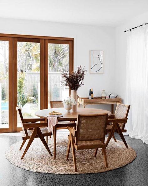 Furniture By Harpers Project. on Instagram: “Sunday mornings with @elsas_wholesomelife beautiful home” Dining Room Inspiration, Design Del Prodotto, Dining Room Design, Room Table, Home Fashion, Round Dining, 인테리어 디자인, Wabi Sabi, Dining Room Table