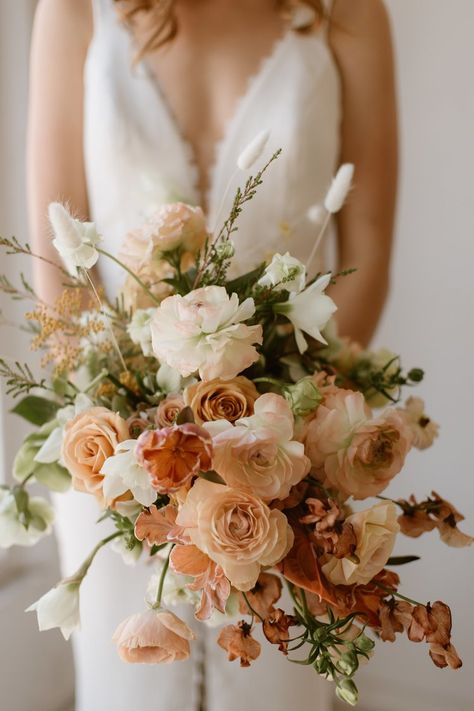 Earth Tone Wedding, Bridal Bouquet Flowers, Fall Wedding Bouquets, Fall Wedding Flowers, Neutral Wedding, Wedding Aisle, Bouquet Of Flowers, Wedding Mood, Bride Bouquets