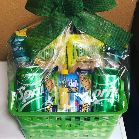 Green Color Theme Party Snacks, Green Snack Basket, Green Snacks For Color Party, Cheer Baskets, Green Picnic Basket, Green Food Party, Party Food Items, Cake Gift Basket, Theme Baskets