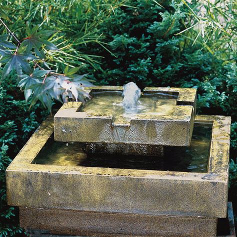 Solar Fountain Ideas, Simple Landscaping Ideas, Diy Solar Fountain, Concrete Fountains, Simple Landscaping, Garden Water Features, Fountain Ideas, Outdoor Water Features, Garden Water Fountains