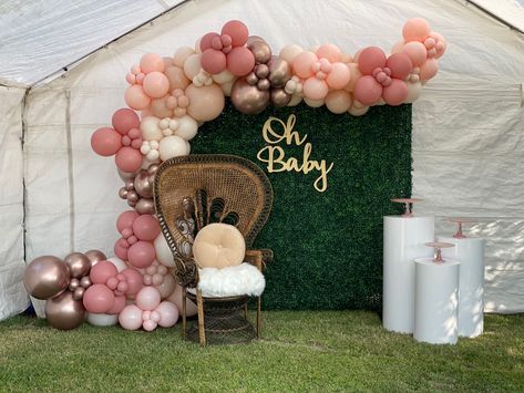 Grass Wall Backdrop With Balloons, Bridal Shower Grass Backdrop, Balloon Arch With Grass Backdrop, Pink Baby Shower Photo Backdrop, Grass Wall Backdrop With Pink Balloons, Pink Flower Wall With Balloons, Balloon Inspiration, Grass Backdrops, Baby Shower Balloon Arch