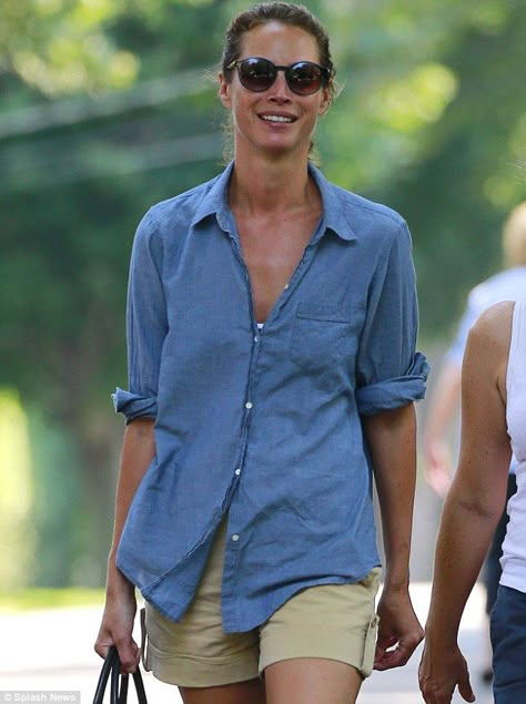 Christy Turlington Style Street, Look Short, Model Looks, Christy Turlington, Street Style Summer, Spring Summer Outfits, Outfits Casuales, Persona, Casual Chic