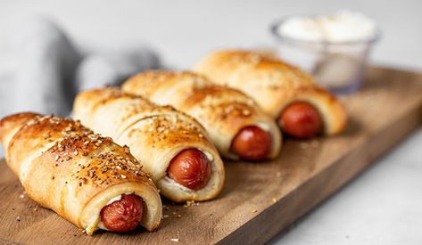 Bagel Dogs Easy, Bagel Dogs Recipe, Bagel Dogs, Tailgate Recipes, Biscuit Donuts, Refrigerated Pizza Dough, Beef Meals, Try Everything, Bagel Dog