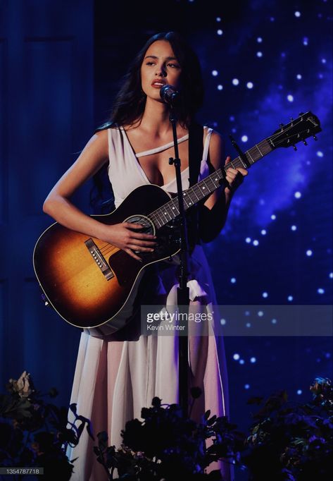 Olivia Rodrigo Performing, Winnie Harlow, Singing Career, I'm With The Band, American Music Awards, Spice Girls, Fav Celebs, Olivia Rodrigo, Performance Outfit