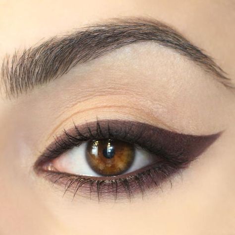 Eye Makeup Eyeliner, Easy Winged Eyeliner, Eyeshadow For Green Eyes, Winged Eyeliner Tutorial, Gel Eyeliner Pencil, Eyeliner For Beginners, Eyeliner Products, Simple Eyeliner, Eyeliner Styles