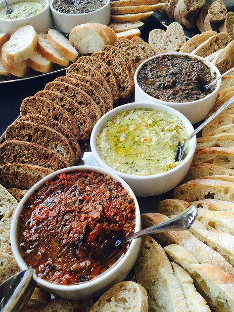 Olive And Bread Platter, Bread And Dip Platter, Breads And Dips Platter, Bread And Dips Platter, Bread And Oil Platter, Bread And Dip Board, Bread Party Ideas, Bread Table Ideas, Bread Platter Ideas