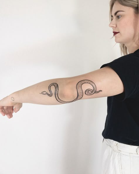 Snake Elbow Tattoo, Tattoo Elbow, Nouveau Tattoo, Elbow Tattoo, Ribcage Tattoo, Elbow Tattoos, Knee Tattoo, White Tattoo, Snake Tattoo