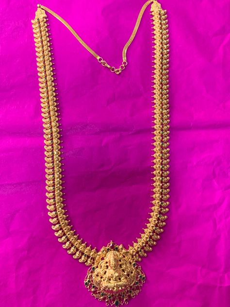 Gold Aram Designs Latest, Long Haram Designs Indian Gold Latest, Gold Long Necklace With Grams, Mango Haram Designs With Grams, Haram Designs Gold Latest Long With Weight, Long Chains Indian Gold Latest, Gold Long Haram Designs In 40 Grams, Haram Designs Gold Latest Long, Long Chain Designs Gold