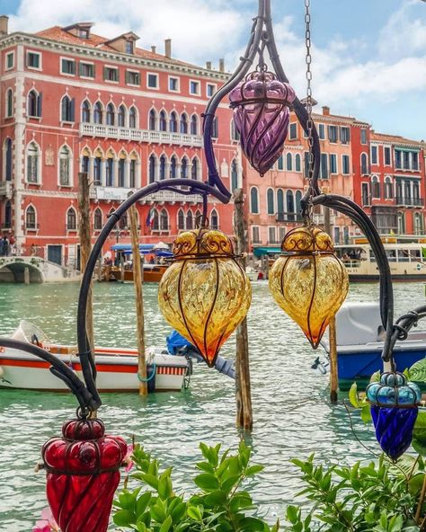 Venice Glass Murano, Venice Glass, Rialto Bridge, Diy Calendar, Shop Inspiration, Creative Eye, Italy Trip, Travel Pics, Ancient Art