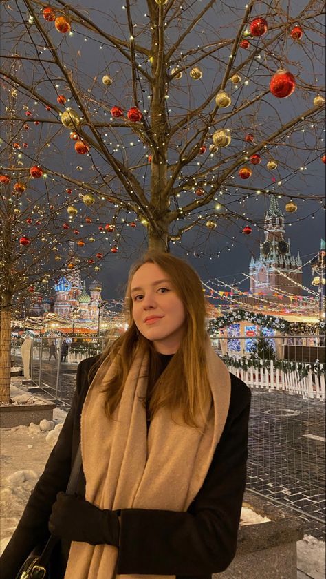 Christmas Market Photo Ideas, Christmas In Moscow, Moscow Girls, Bad Girl Wallpaper, 2023 Vision, Christmas Inspo, Insta Photo Ideas, Christmas Market, Insta Photo