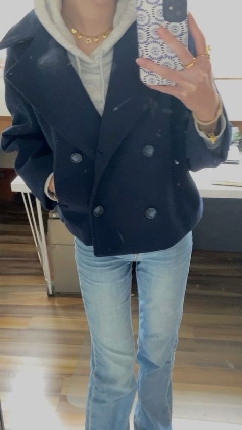 Navy Autumn Outfit, Navy Outfits Aesthetic, Navy Jacket Outfit Winter, Navy Wool Coat Outfit, Navy Trench Coat Outfit, Navy Blue Jacket Outfit, Navy Blue Coat Outfit, Navy Jacket Outfit, Blue Coat Outfit