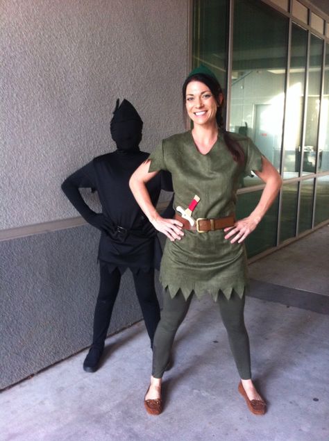 Peter Pan and his shadow. So easy and a big hit at the costume contest! Diy Peter Pan Costume For Women, Peter Pan Dress Up, Peter Pan Costume For Women, Peter Pan Girl Costume, Peter Pan Diy Costume, Peter Pan Costume Diy, Diy Peter Pan Costume, Disfraz Peter Pan, Peter Pan Kostüm