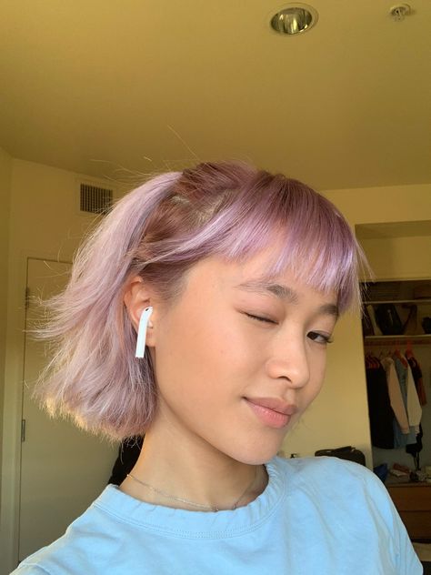 short bob cut lilac purple hair fringe bangs Light Pastel Purple Hair, Lilac Bob Hair, Pink Bob Haircut, Light Purple Hair Short, Lilac Pink Hair, Pastel Purple Hair Short, Lilac Hair Short, Blonde Lilac Hair, Short Purple Hair With Bangs