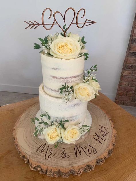 Wood Wedding Cake Stand, Wood Slices Wedding, Wood Cake Stand Wedding, Rustic Cake Stand, Wooden Cake Stand, Flower Cake Design, Rustic Cake Stands, Green Wedding Cake, Wooden Cake Stands