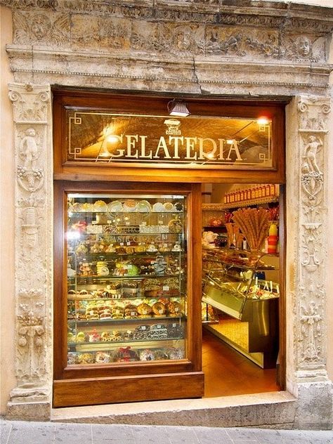 Gelato Store, Beautiful Bakery, Orvieto Italy, Italian Ice Cream, Gelato Shop, Italy Beautiful, Umbria Italy, Italian Ice, Cafe Bistro