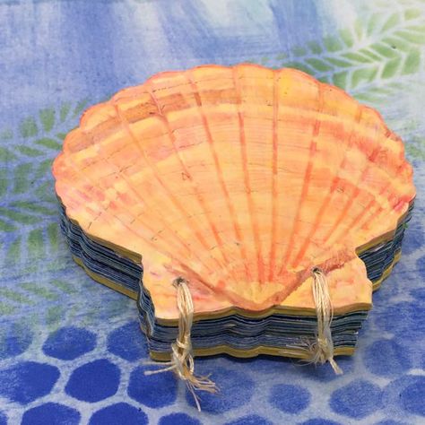 Detailed directions to show you how to make a little book shaped like a seashell for photos or tickets or small memorabilia from your beach vacation. Seashell Book, Easter Houses, Shell Book, Seashell Creations, Pamper Cake, Waldorf Art, Mini Photo Books, Shell Game, Accordion Book