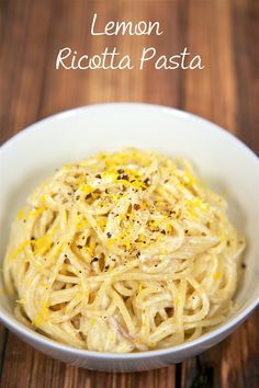 Lemon Ricotta Pasta - only 4 ingredients! Ready in 6 minutes. Super quick and easy side dish. Can add some rotisserie chicken and make it a complete meal. We love this delicious pasta! Ricotta Pasta Recipes, Lemon Ricotta Pasta, Resep Pasta, Ricotta Recipes, Pasta Sides, Ricotta Pasta, Plain Chicken, Lemon Ricotta, Delicious Pasta