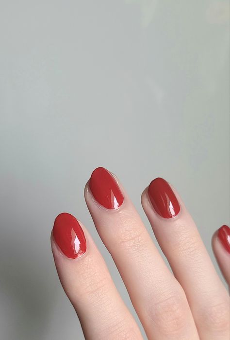 Nails Mid Length, Mid Length Nails, Length Nails, Short Oval Nails, Red Nail Polish, Red Nail, Essie Nail Polish, Essie Nail, Oval Nails