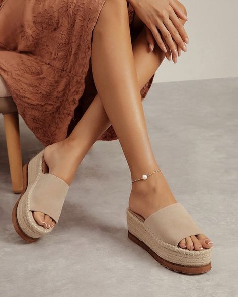 Elevate your summer style with EVA Espadrille Platform Sandals. Designed to enhance your silhouette while ensuring all-day comfort, these sandals embody effortless elegance. 🌞👡 #miim #miimshoes #explorepage #sandals #styleinspiration #elegant #shoes #womenshoes #summervibes #effortlesschic Espadrilles Platform, Elegant Shoes, Effortless Chic, Platform Sandals, Summer Style, High Heel, Espadrilles, Leather Upper, High Heels