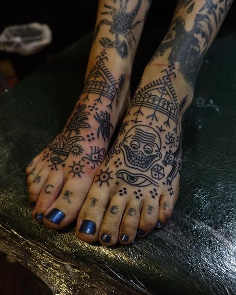 Tibetian Tattoo, Feet Tatoos Woman, Henna Feet Tattoos, Tattoo Feet Women, Tibetan Tattoo Design, Tibetan Style Tattoo, Tibetan Tattoo Symbols, Henna Feet Designs, Ornamental Foot Tattoo