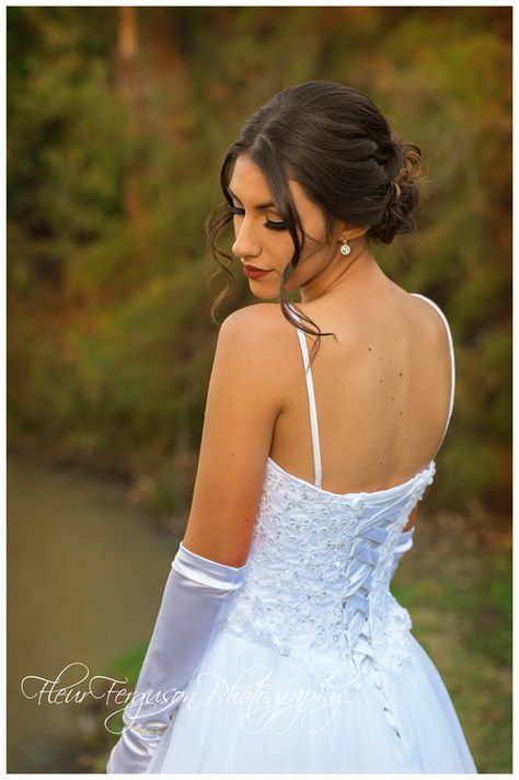 Deb Photography Ideas, Debut Photoshoot Poses, Debutante Photography Ideas, Deb Photos, Aesthetic Debut Photoshoot, Debut Poses Photo Shoot, Debutante Photoshoot, Simple Pre Debut Photoshoot Ideas, Debutante Portraits