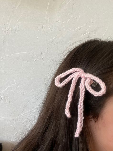 this needs like five minutes and looks so cute🎀🎀🧸 Bow For Hair, Crochet Bow, Crochet Bows, For Hair, Hair Clip, Hair Bows, So Cute, Hair Clips, Hair Hair