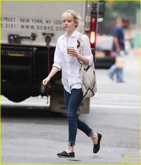 Emma Stone Casual, Emma Stone Street Style, Emma Stone Outfit, Toms Outfits, Emma Stone Style, Emma Stone, Style Crush, Casual Street Style, View Image