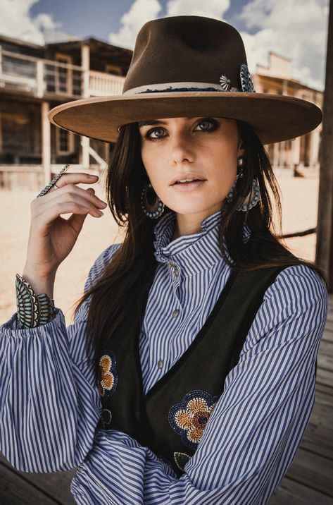 Western Chic Fashion, Cowboy Chic, Double D Ranch, Peasant Sleeve, Structured Jacket, Ranch Wear, Fall Attire, Cowboys And Indians, Brass Buttons