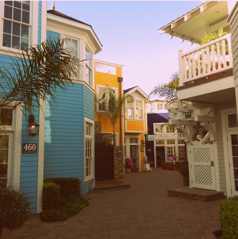 Avila Beach shops © Hélène VANLATHEM Avila Beach, Beach Shop, Multi Story Building, California, Building, Outdoor Decor, Home Decor, Home Décor