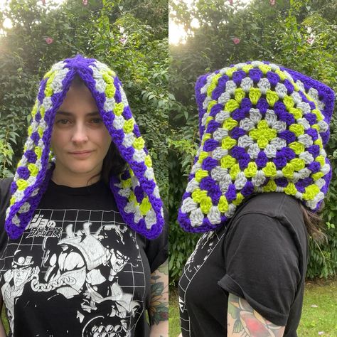 Granny Square Hood! Reminds me of an alien 💜💚🩶 Alien Granny Square, Granny Square Hood, Crochet Hood, Hood Pattern, August 19, Crochet Fashion, Granny Square, Crochet Projects, Knitting