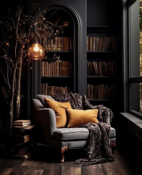 Just Decorate! | Beautifully moody 🖤 | Facebook Dark Mountain House, Moody Living Room Ideas, Dark And Moody Living Room, Dark Academia Living Room, Dark Academia Bedroom Ideas, Dark Reading, Academia House, Dark Academia Interior, Dark Academia Home