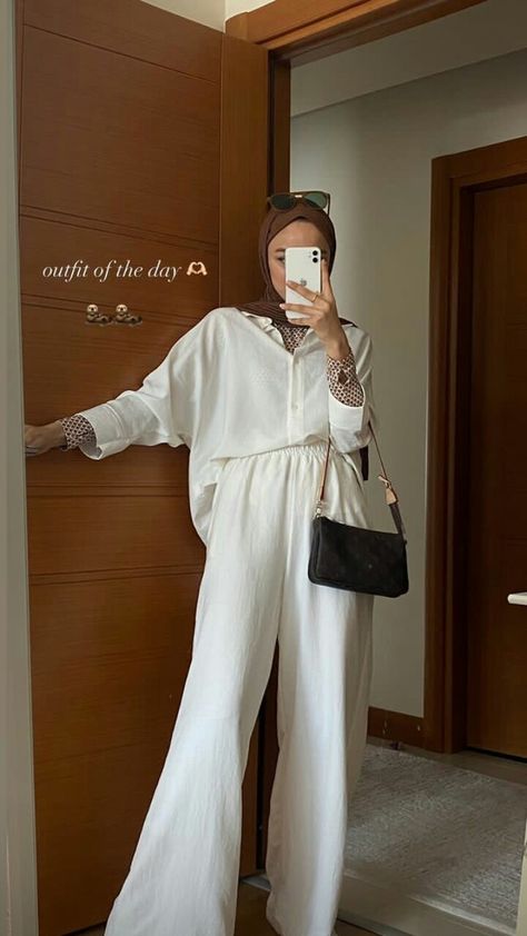 Hijabi Fashion Summer, Hijab Fashion Summer, Ootd Hijab Casual, Stile Hijab, Street Hijab Fashion, Muslim Outfits Casual, Hijab Style Casual, Hijabi Fashion Casual, Muslim Fashion Hijab