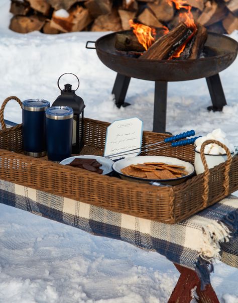 Outdoor Parties In Winter, Outdoor Winter Party Food, Cute Winter Activities, Winter Gathering Ideas Outdoor, Winter Picnic Ideas Outdoors, Winter Activity Ideas, Winter Outdoor Party Backyards, Outdoor Winter Birthday Party Ideas, Winter Picnic Food Ideas