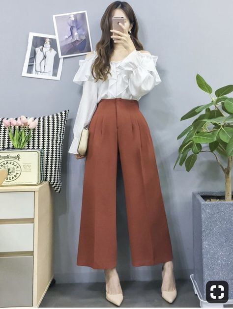 Pants 2020, Korean Pants, Mode Ulzzang, Korean Fashion Ideas, Korean Outfit Street Styles, Korean Fashion Outfits, Korean Fashion Dress, Elegante Casual, Korean Girl Fashion