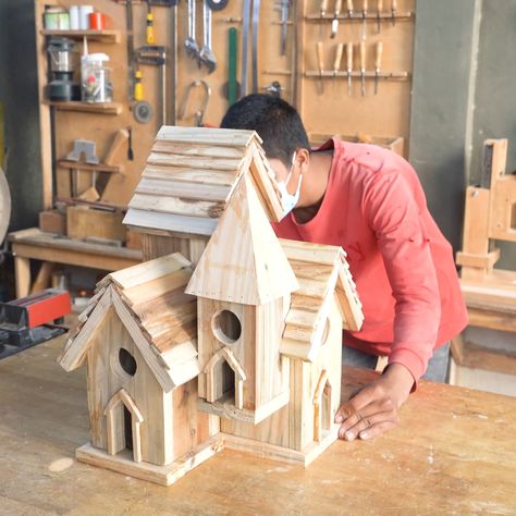 Turning old pallets into most impressive bird house and bird feeder | nest box, birds | Turning old pallets into most impressive bird house and bird feeder | By Woodworking Tools TV Pallet Birdhouse, Insect House, Bird Eating, Bird House Plans Free, Birdhouse Projects, Building Crafts, Bird Houses Ideas Diy, Birdhouses Rustic, Nest Box