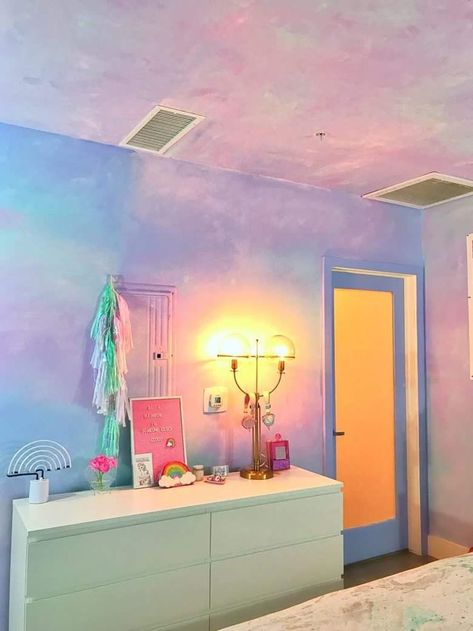 Perfect for a little girls room Amina Mucciolo, Faux Wall, Wallpaper Room, Unicorn Bedroom, Pastel Ombre, Ombre Wall, Purple Bedrooms, Plant Room, Mermaid Room