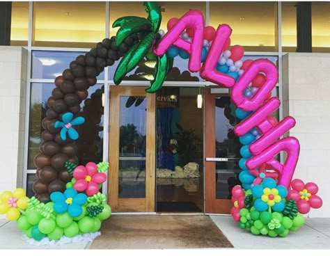 Aloha Balloon Arch, Luau Balloon Centerpieces, Lua Themed Party, Hawaiian Party Balloons, Luau Party Balloons, Luau Party Balloon Arch, Luau Balloon Backdrop Ideas, Hawaiian Balloon Decorations, Luau Balloon Decorations