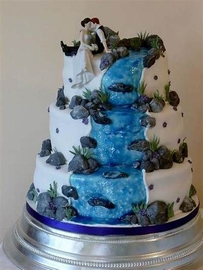 29 Amazing Waterfall Wedding Cakes Waterfall Cake, Nature Cake, Fancy Wedding Cakes, Wedding Cake Fresh Flowers, Wedding Cake Prices, Waterfall Wedding, Design For Wedding, Floral Wedding Cakes, Cake Pricing