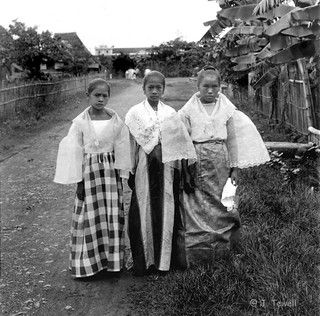 Philippine Costume, Filipino Traditional Clothing, History Of The Philippines, Vintage Philippines, Philippine Fashion, Filipino Clothing, Philippines Fashion, Filipino Fashion, Philippine Women