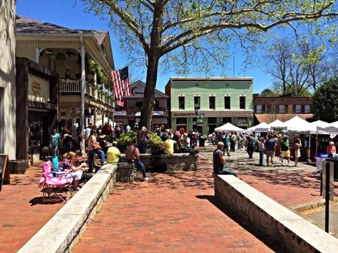 "The 10 Most Beautiful Towns In Georgia" via The Culture Trip Tennessee Nashville, Carolina Mountains, North Georgia Mountains, Georgia Travel, Georgia Mountains, North Carolina Mountains, Georgia Usa, Appalachian Mountains, East Tennessee