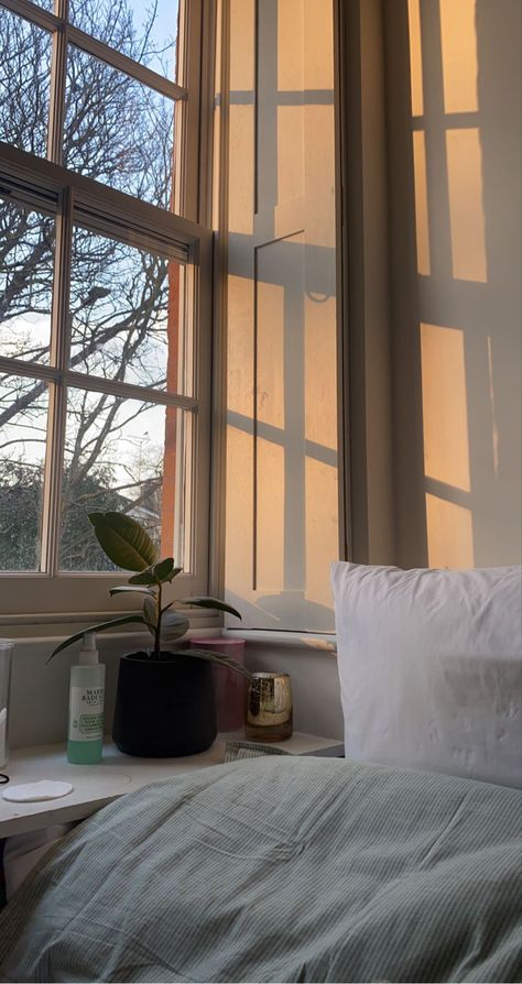 Morning Aesthetic Nature, Routine Astethic Photo, Morning Routine Aestethic, Daily Life Aesthetic, Night Time Routine Aesthetic Photos, Early Morning Person Aesthetic, Morning Routine Aesthetic, 5:00 Am Morning Routine Aesthetic, Ikea Sheets