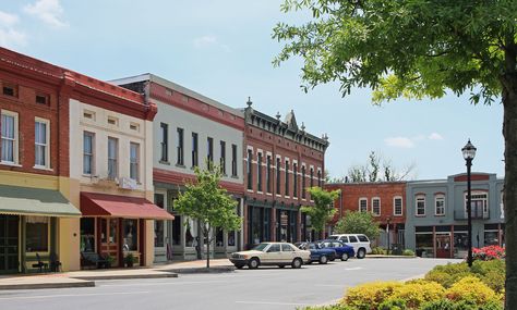 Are You Made For The Big City Life Or The Small Town Life? | PlayBuzz Small Town America, Small Town Life, The Windy City, Orange Beach, New Town, Successful People, City Life, Main Street, Small Town