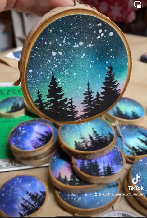 Group Holiday Crafts For Adults, Orderments Ideas, Wood Round Painted Ornaments, Art On Wood Slices, Christmas Art Ideas For Teens, Homemade Painted Ornaments, Wooden Rounds Crafts, Hand Painted Ornaments Diy, How To Paint Christmas Ornaments