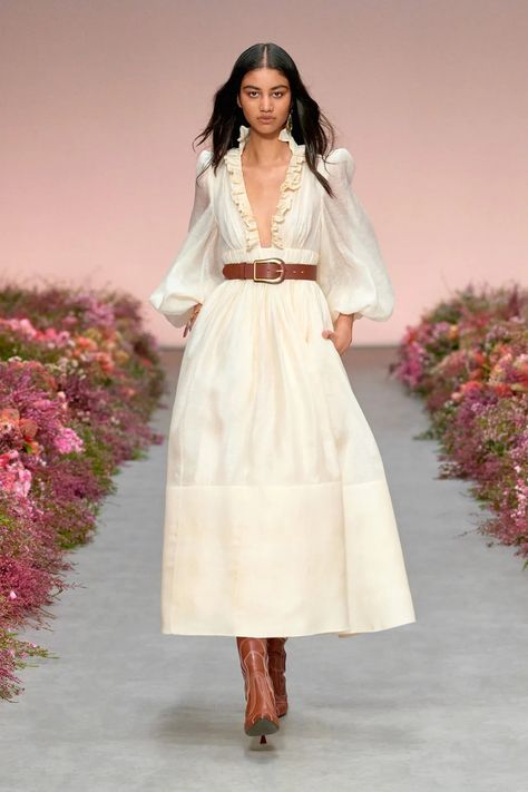 Zimmermann RTW Spring 2021 [PHOTOS] Korean Fashion Week, Australian Fashion Designers, Gown Pattern, Cute Summer Dresses, Casual Summer Dresses, White Fashion, Look Chic, Model Dress, Look Fashion